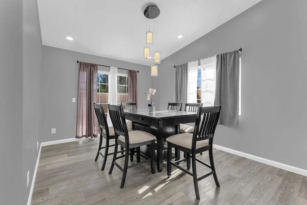 9872 Valencia Drive, Desert Hot Springs, California 92240 home-pic-19